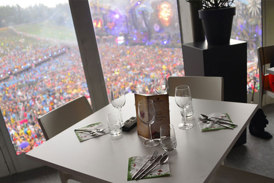 Tomorrowland Restaurant Table with Mainstage View